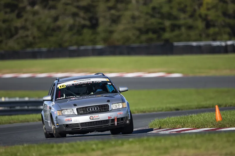Audi A4 Avant #6 approaching head-on through a grassy section of the circuit